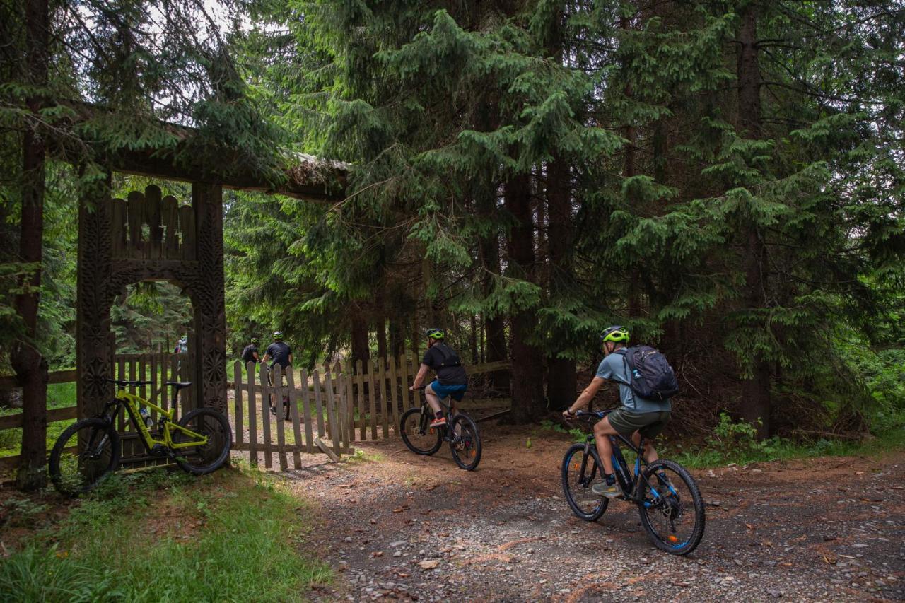 Adventure Lake Resort - Simared Бая-Маре Экстерьер фото