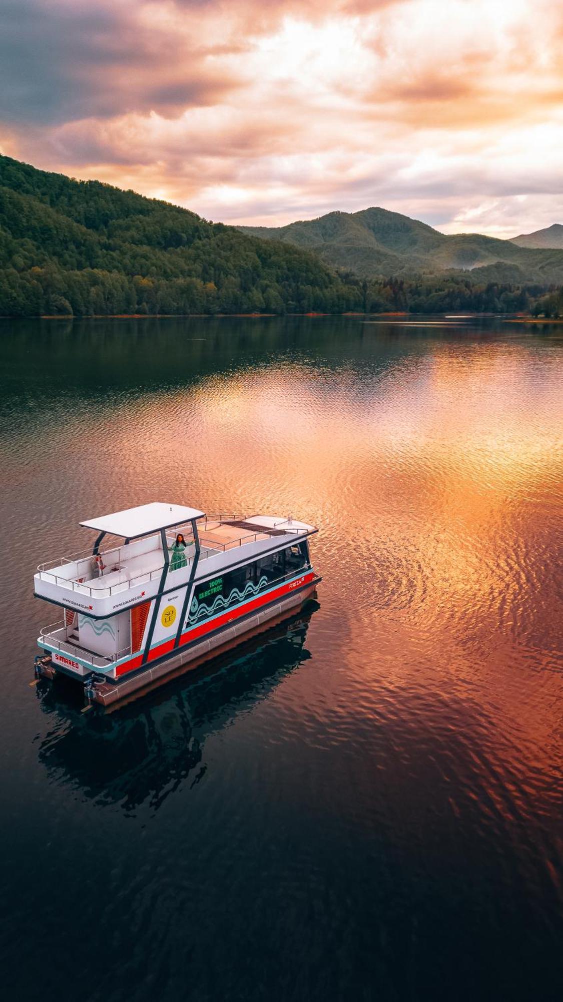 Adventure Lake Resort - Simared Бая-Маре Экстерьер фото